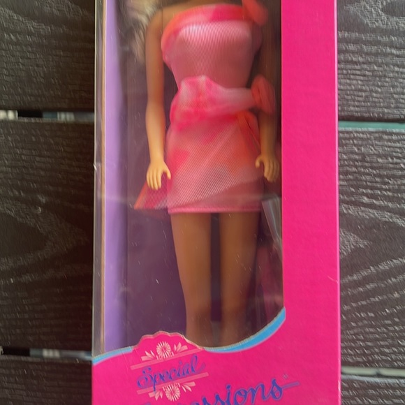 NRFB Vintage 1990 Woolworth’s Special Edition ~ Special Expressions Barbie 🌸 - Picture 3 of 11